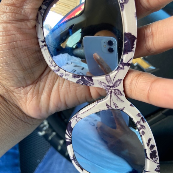 Tried on only - Picture 6 of 8